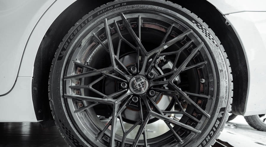 Áp Suất Lốp Ô Tô: Làm Thế Nào Để Giữ Xe Vận Hành Êm Ái Và An Toàn?